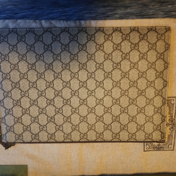 Gucci pouch with strap - Picture 2 of 4
